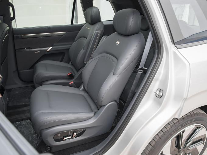 Dongfeng e π 008 lighting system